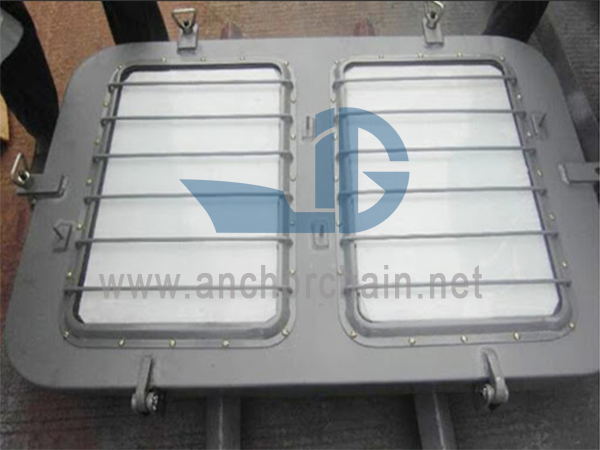 Tragaluz marino de acero y aluminio